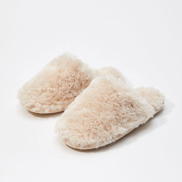 LOFT Faux Fur Scuff Slippers | Small (5/6) - Picture 6 of 6